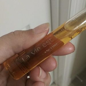 Gently used La vie est belle